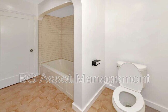 Building Photo - 2801 Sabral Cir