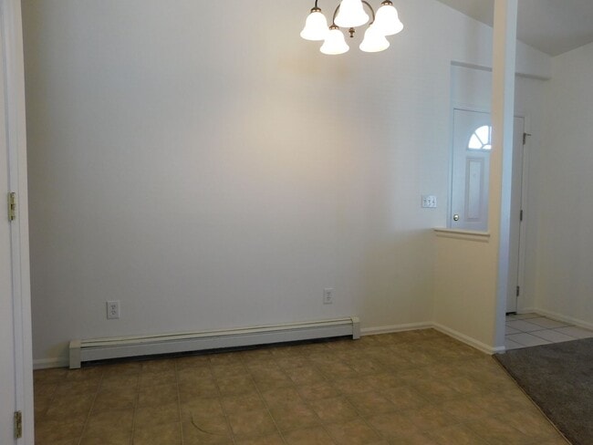 Building Photo - ONE MONTH FREE RENT!
