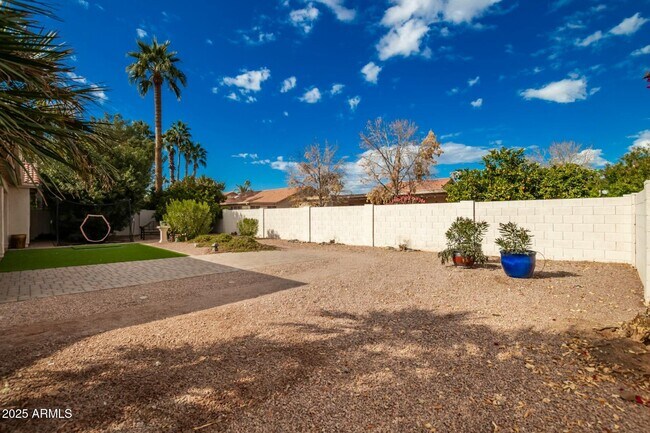 Building Photo - 10428 E Hercules Dr