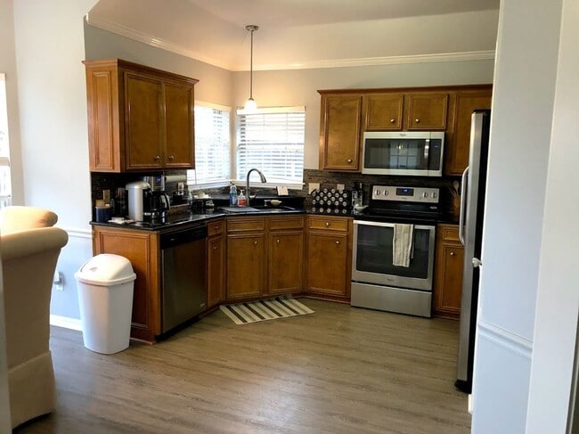 Building Photo - Northgate Village Home.
