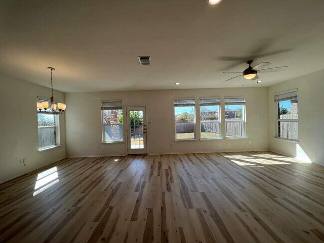 Building Photo - 2013 Ebony Dove St