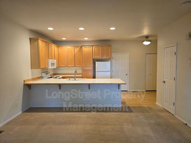 Building Photo - 3008 NW Morning Glory Dr