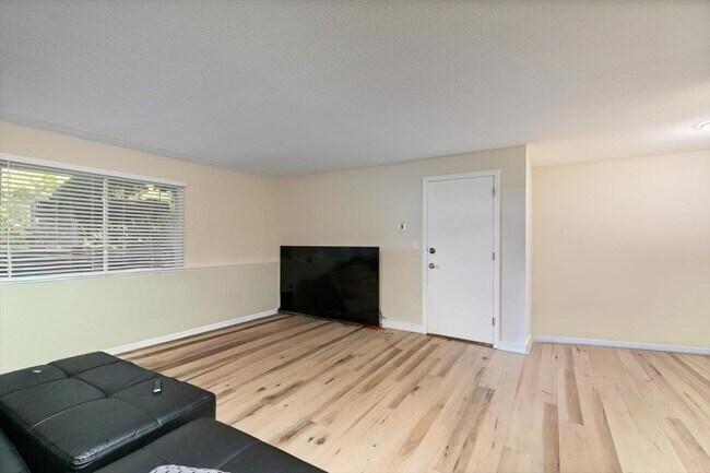 Building Photo - 440 North Ave