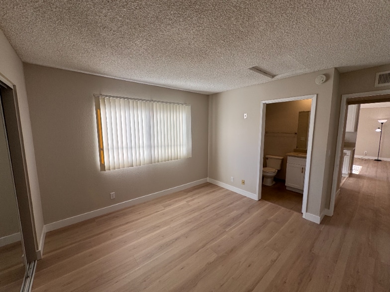 Building Photo - 626 E Verdugo Ave