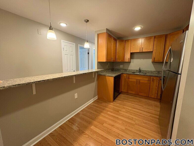 Building Photo - 757 Highland Ave