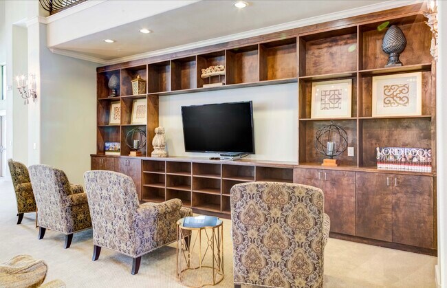 Building Photo - 15455 Canterbury Forest Dr