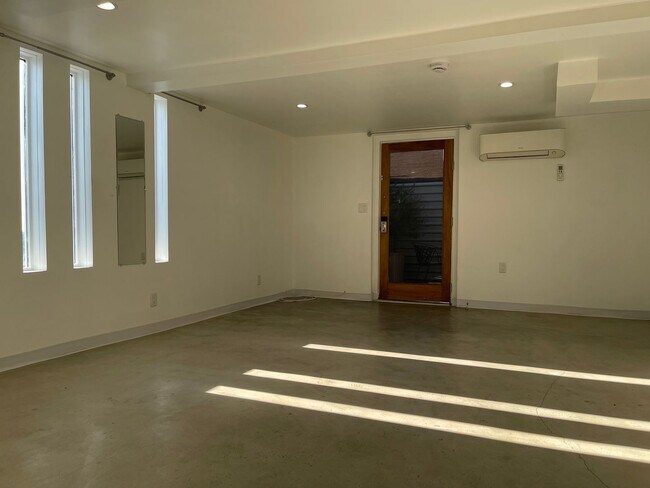 Building Photo - 477-479 Nassau Avenue