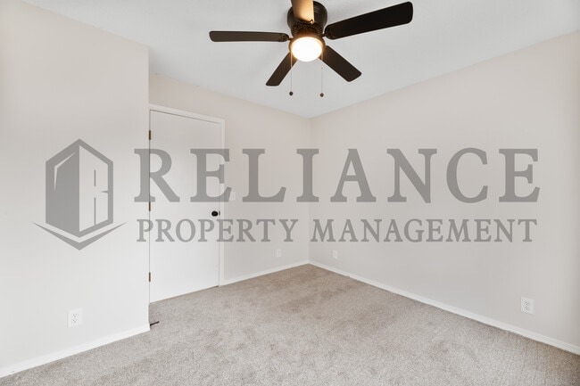 Building Photo - 215 Peachwood Dr