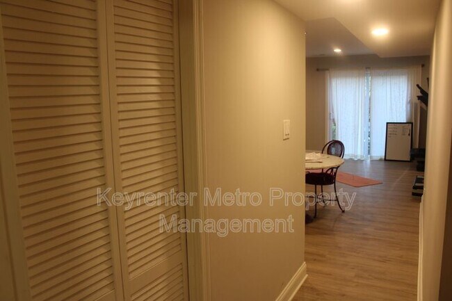 Building Photo - 201 Castleton Terrace