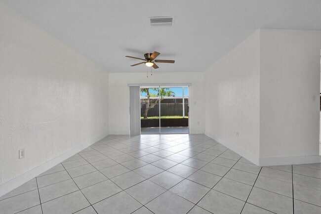 Building Photo - Sunrise Gem: Updated 2-Bed, 2-Bath with Garage Parking