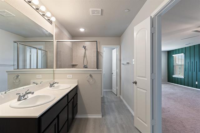 Building Photo - 2833 Bellflower Dr