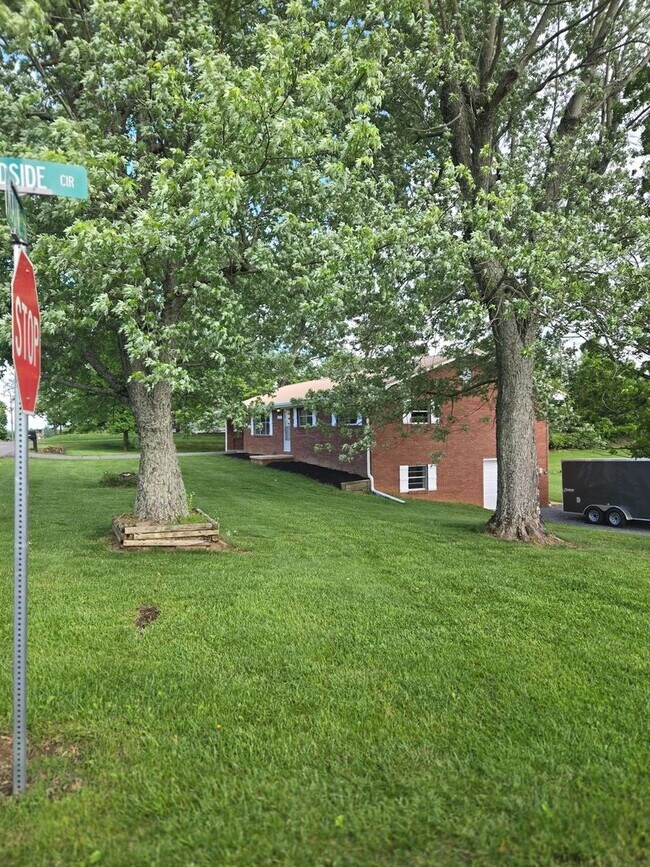 Building Photo - Charming 3-Bedroom Brick Home in Town – Ne...