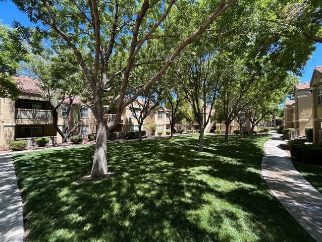 Building Photo - COMFORTABLE TOP FLOOR 1 BEDROOM LOCATED IN...