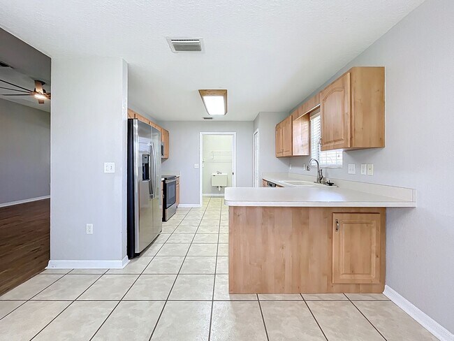 Building Photo - 2 Bedroom, 2 Bath | Lake Community | Dock & Boat Ramp Access