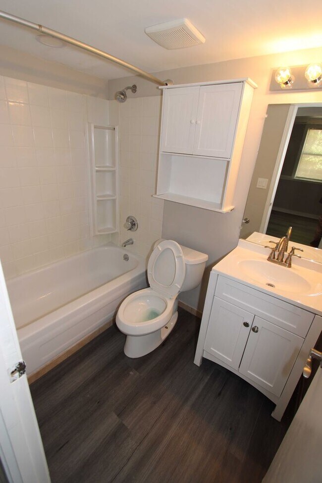 Building Photo - Stunning Remodeled 4 Bed 2 Bath Home