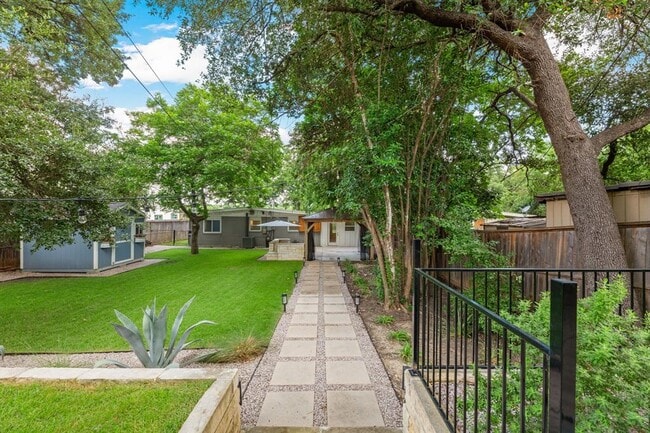 Building Photo - 2309 Newfield Ln