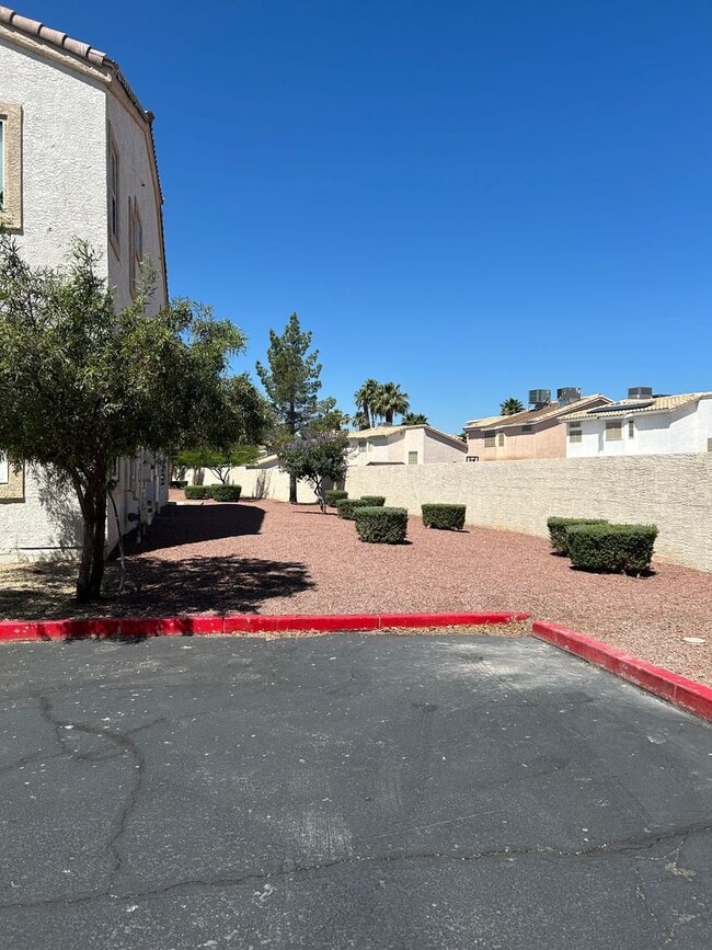 Building Photo - 1-Bedroom Condo in Gated Green Valley Community – Henderson