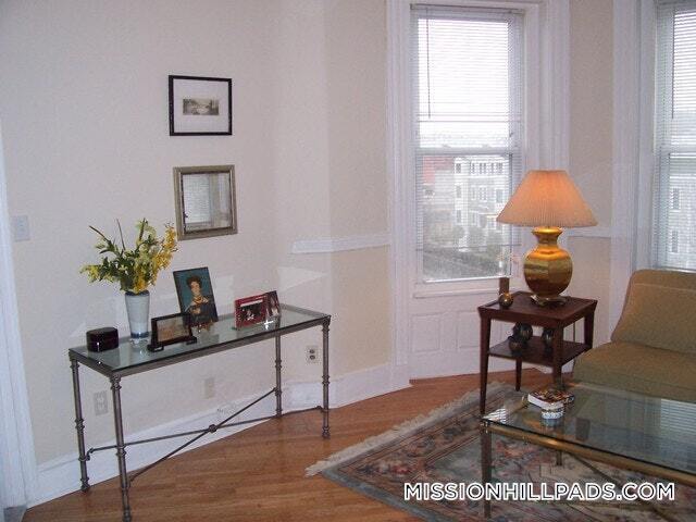 Building Photo - 1451 Tremont St