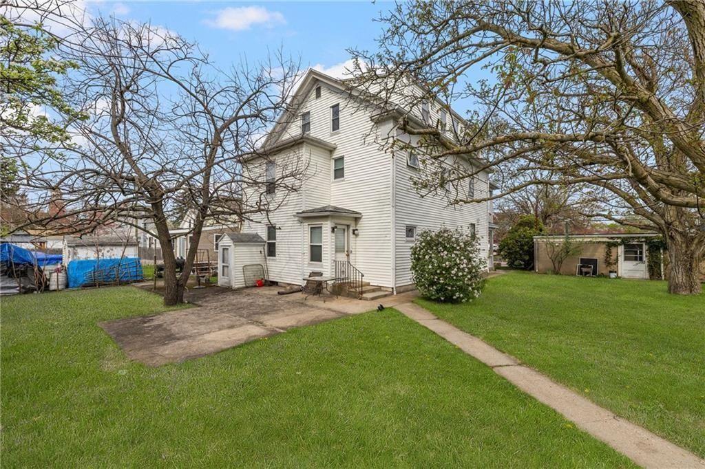 Building Photo - 1561 Cranston St