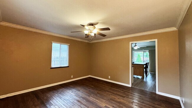 Building Photo - 1630 S Walnut Ln