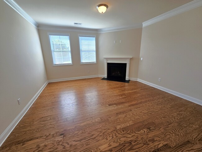 Building Photo - 558 Castleby Dr