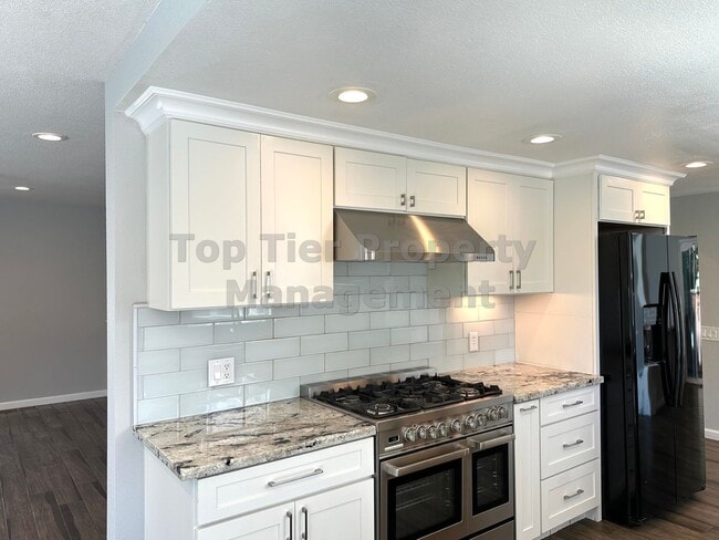 Building Photo - Beautiful and spacious 4 Bed/ 2.5 Bath/ 2,...