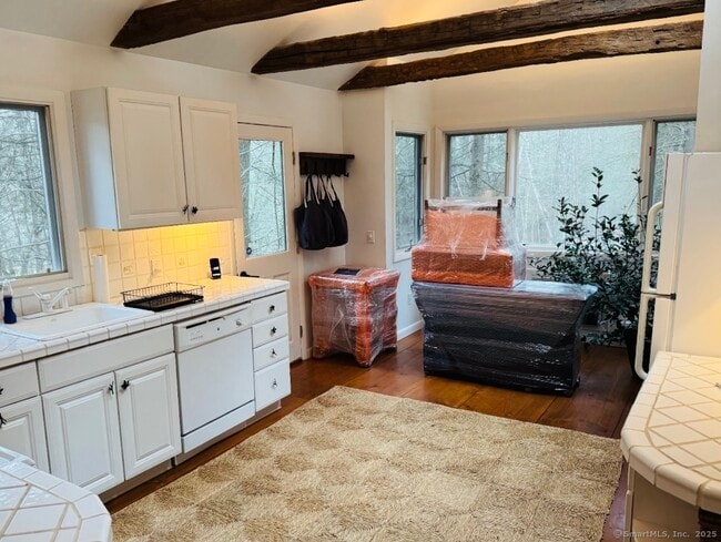 Building Photo - 231 Romford Rd