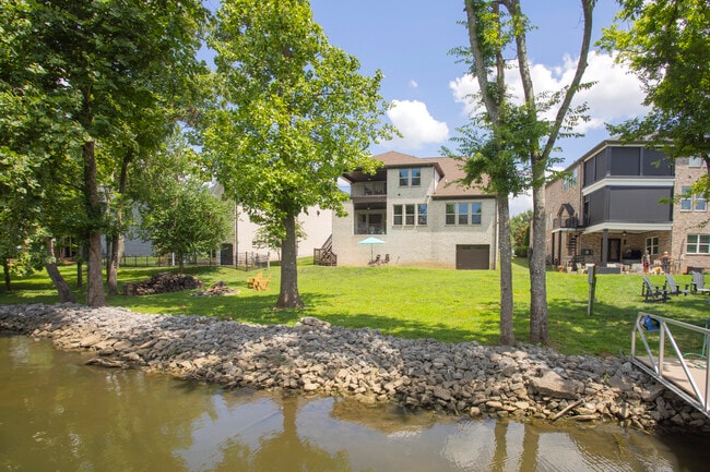 Building Photo - 2024 Albatross Way