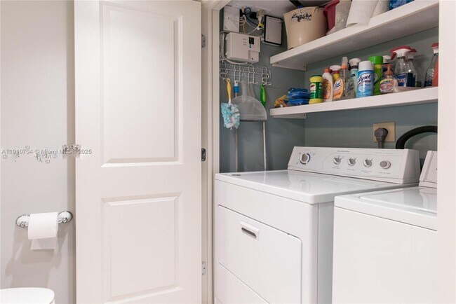 Building Photo - 19195 NE 36th Pl