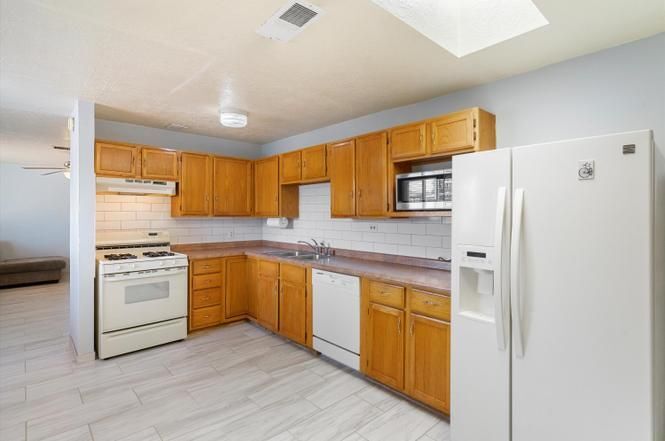 Building Photo - 1512 Spence Ave SE