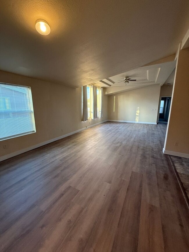 Building Photo - Don’t miss out on this great home