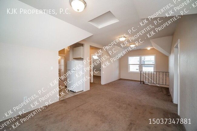 Building Photo - Stacked Duplex-Upstairs Woodstock Airy Apa...