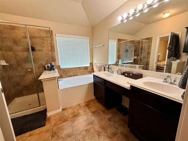 Building Photo - 12115 Rockridge Falls Dr