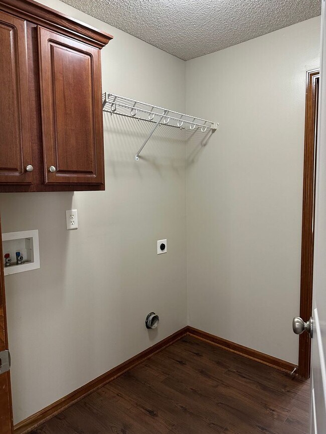 Building Photo - 2 Bed Single Level Duplex in Grain Valley