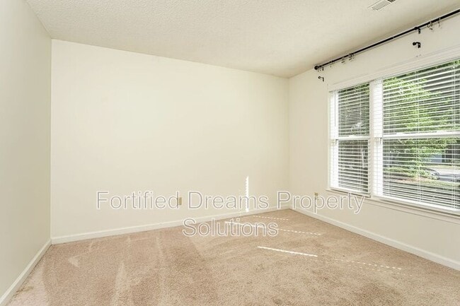 Building Photo - 3206 Kings Pond Rd