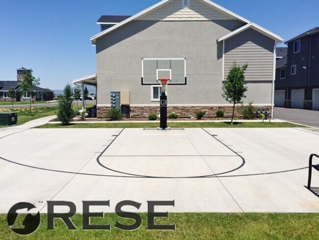 Building Photo - Awesome 2 Story Townhome in Vineyard w/ attached 2 car garage!