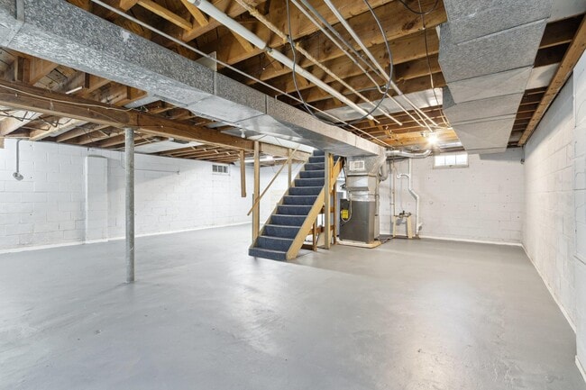 Building Photo - 504 Roland Ave