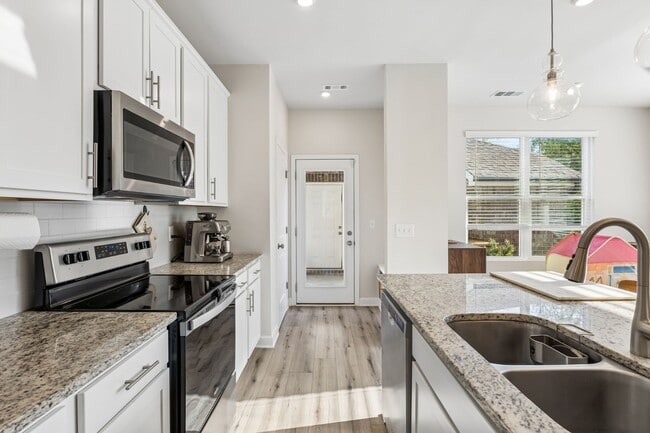 Building Photo - 140 Jackson Alan Dr