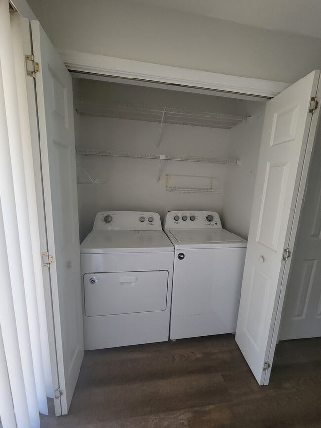 Building Photo - 2 bedroom 2 full bath condo