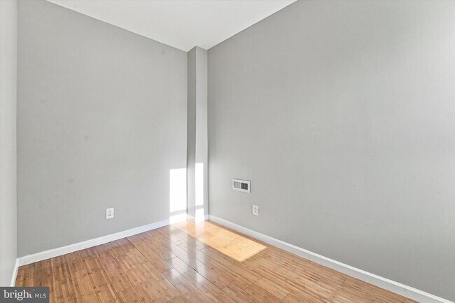 Building Photo - 1551 N Allison St