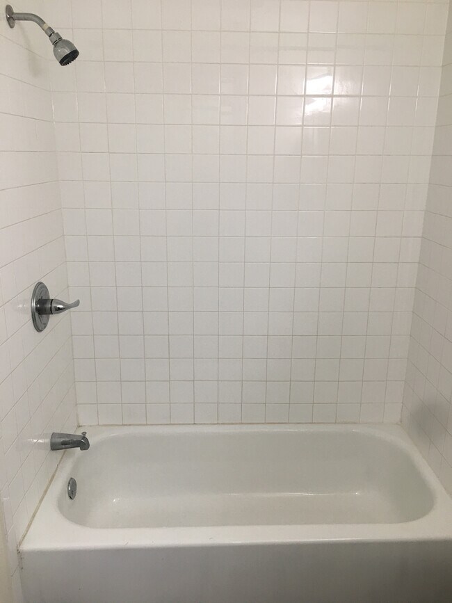 Building Photo - 13 Reliance Ct