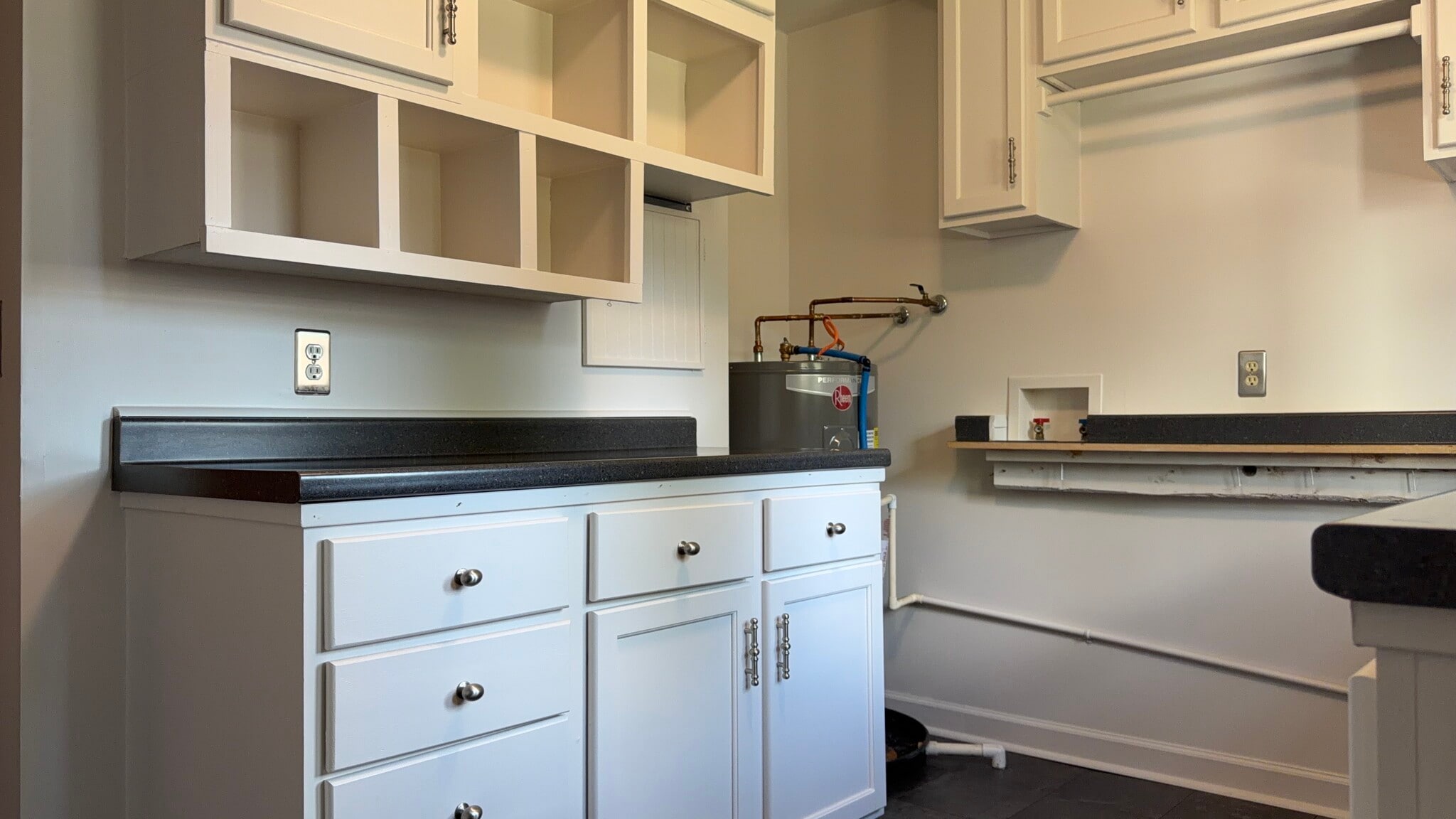 Laundry room - 2602 W Linden Ave