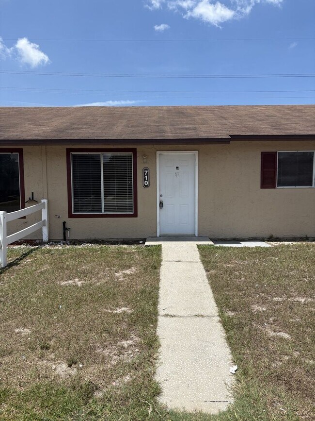 Building Photo - 3 Bedroom 2 bath Tavares