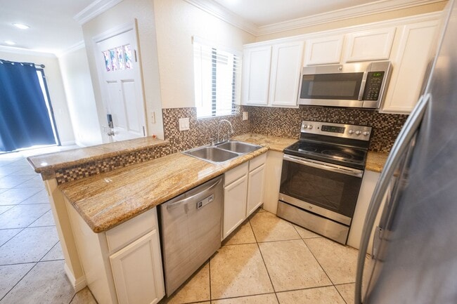 Building Photo - 3550 Sunset Ln