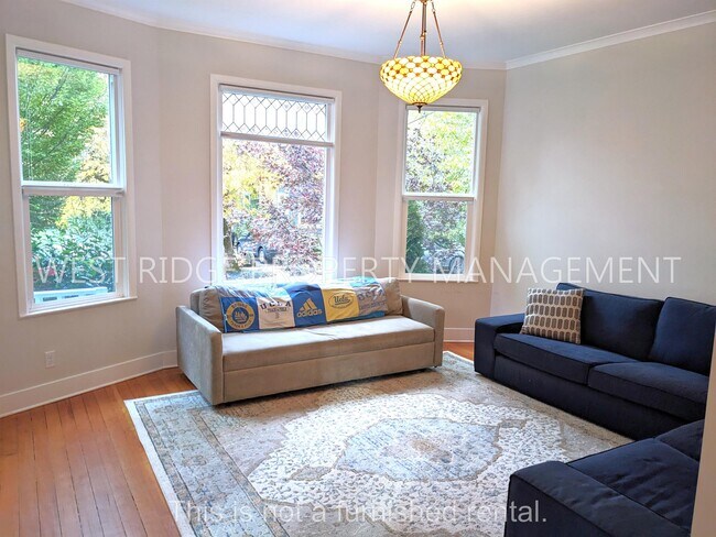 Building Photo - 34 NE Ivy St