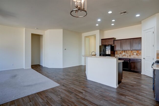 Building Photo - 3 bed 2 bath home in Quailwood!