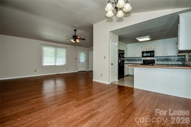 Building Photo - 7730 Deer Track Dr