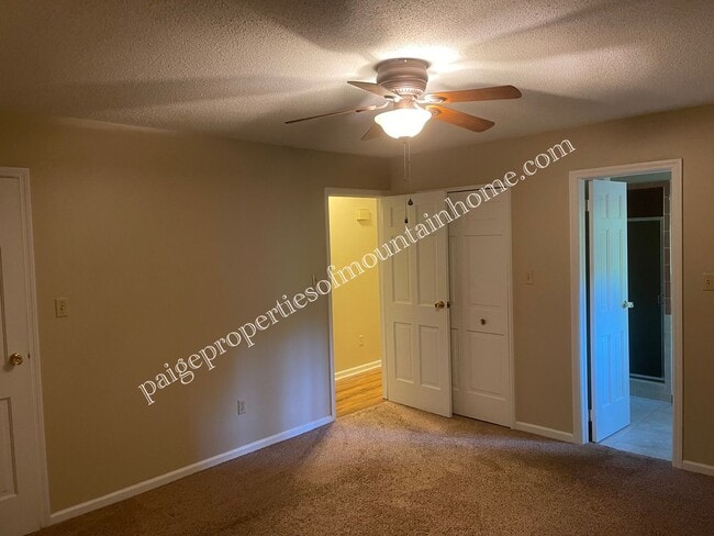 Building Photo - RANCH STYLE HOME