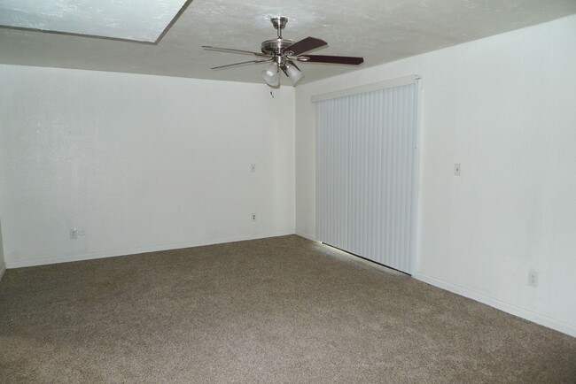 Building Photo - Rental Availalble