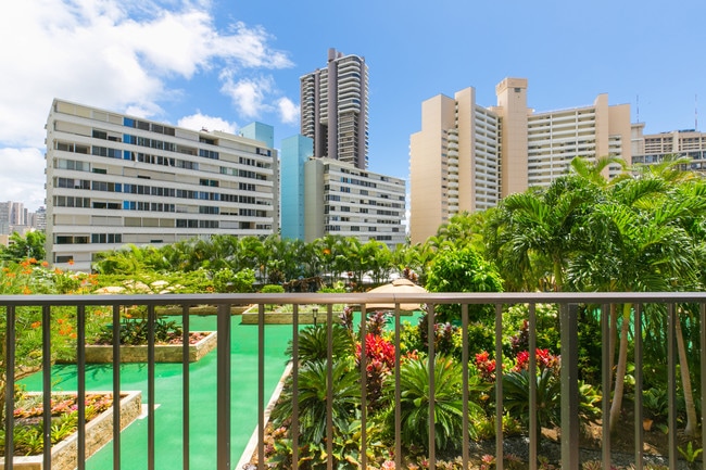 Building Photo - 411 Hobron Ln